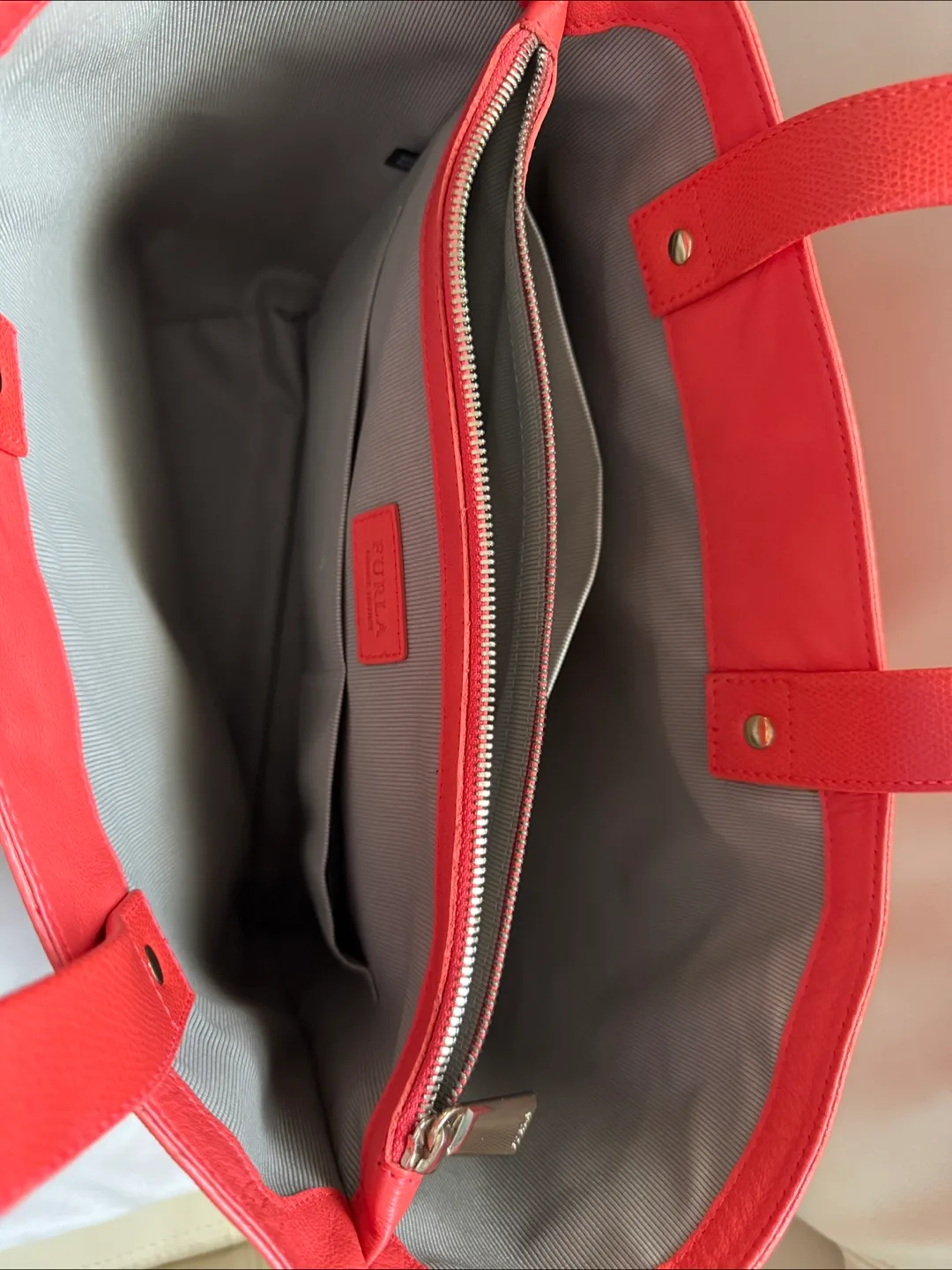 🇨🇦 Furla large orange Leather Tote Bag image indicator(2)