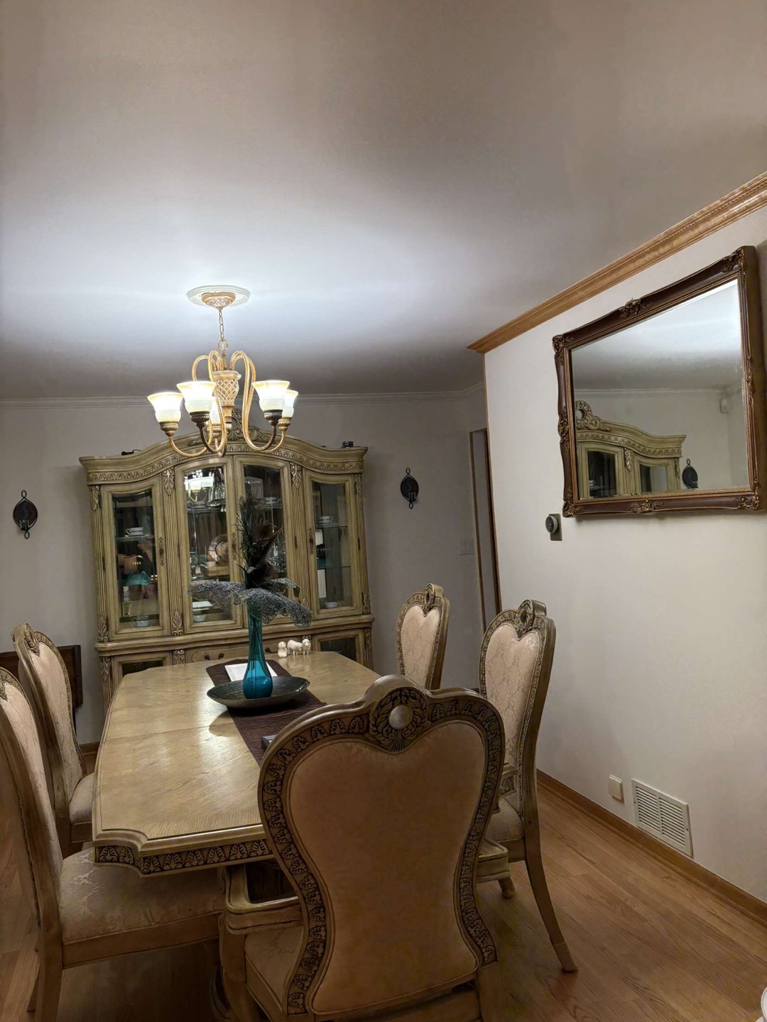 Living room as shown,sofa table and mirror,dinning room set - photo 4