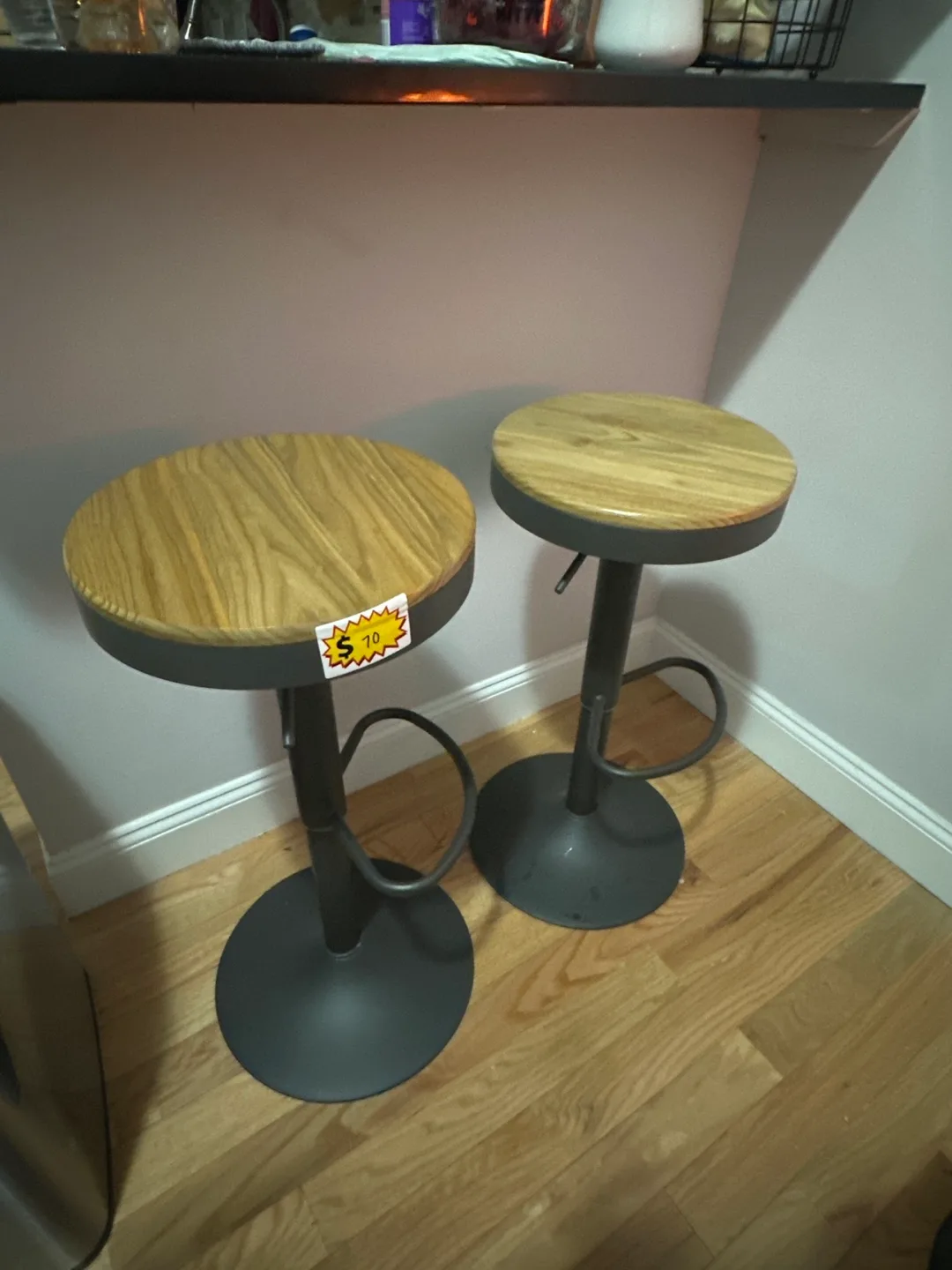 Set of 2 Bar Stools image indicator(2)