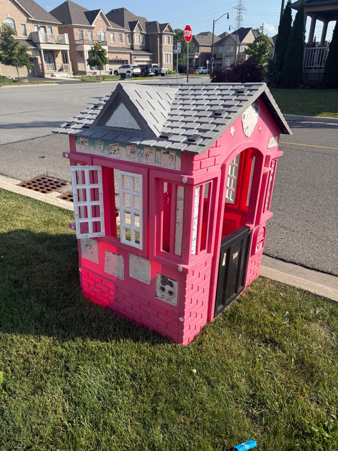 Playhouse - Pink & Black - Free