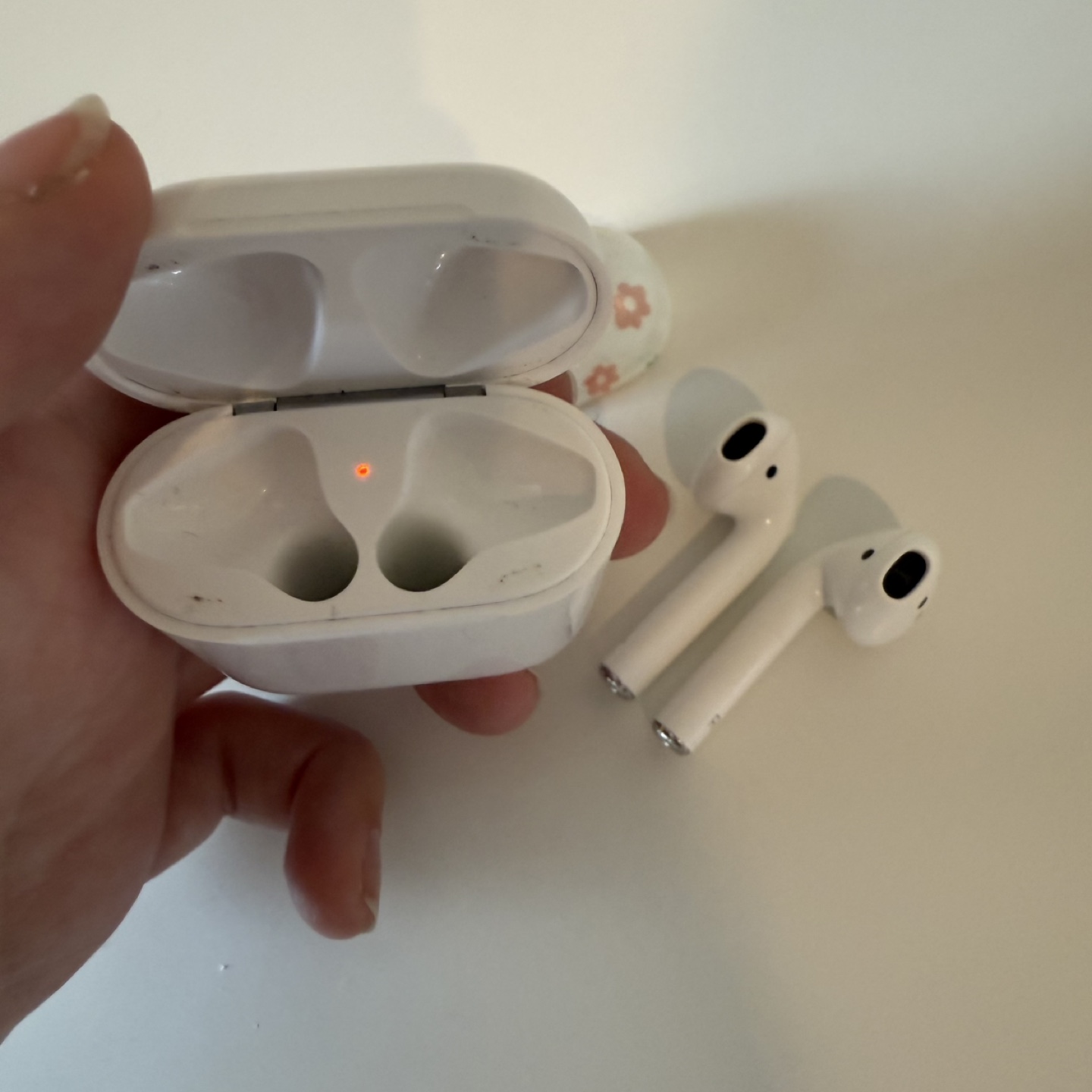 Apple AirPods (2nd generation) - photo 3