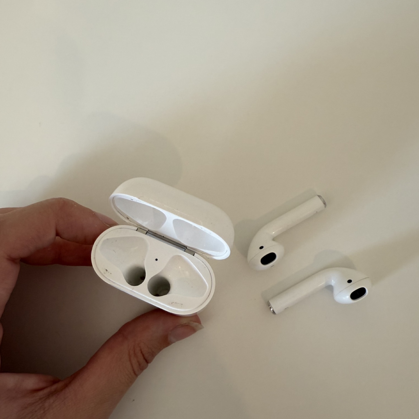 Apple AirPods (2nd generation) - photo 2