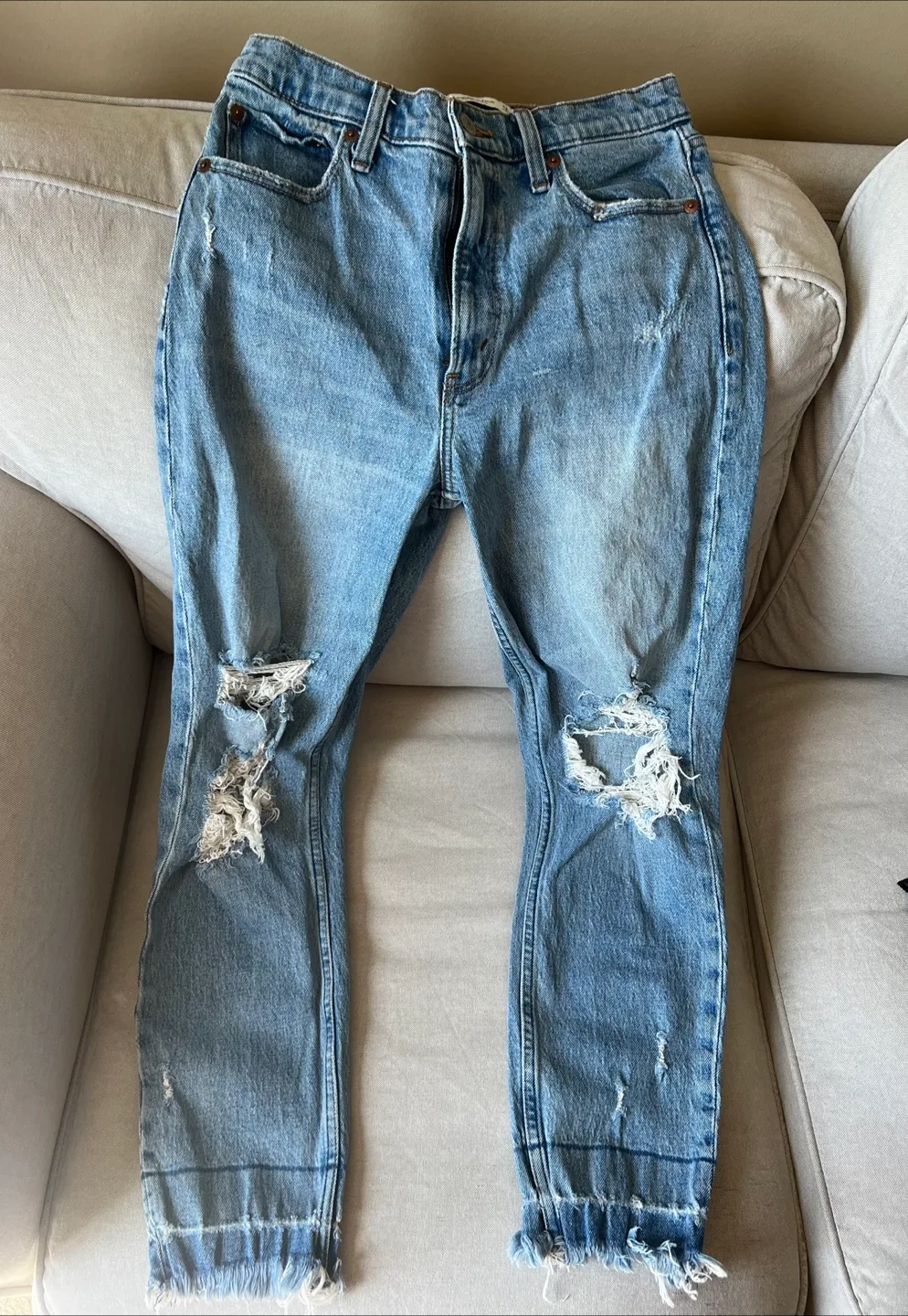 Abercrombie & Fitch High Rise Mom Jeans - Size 27 thumbnail