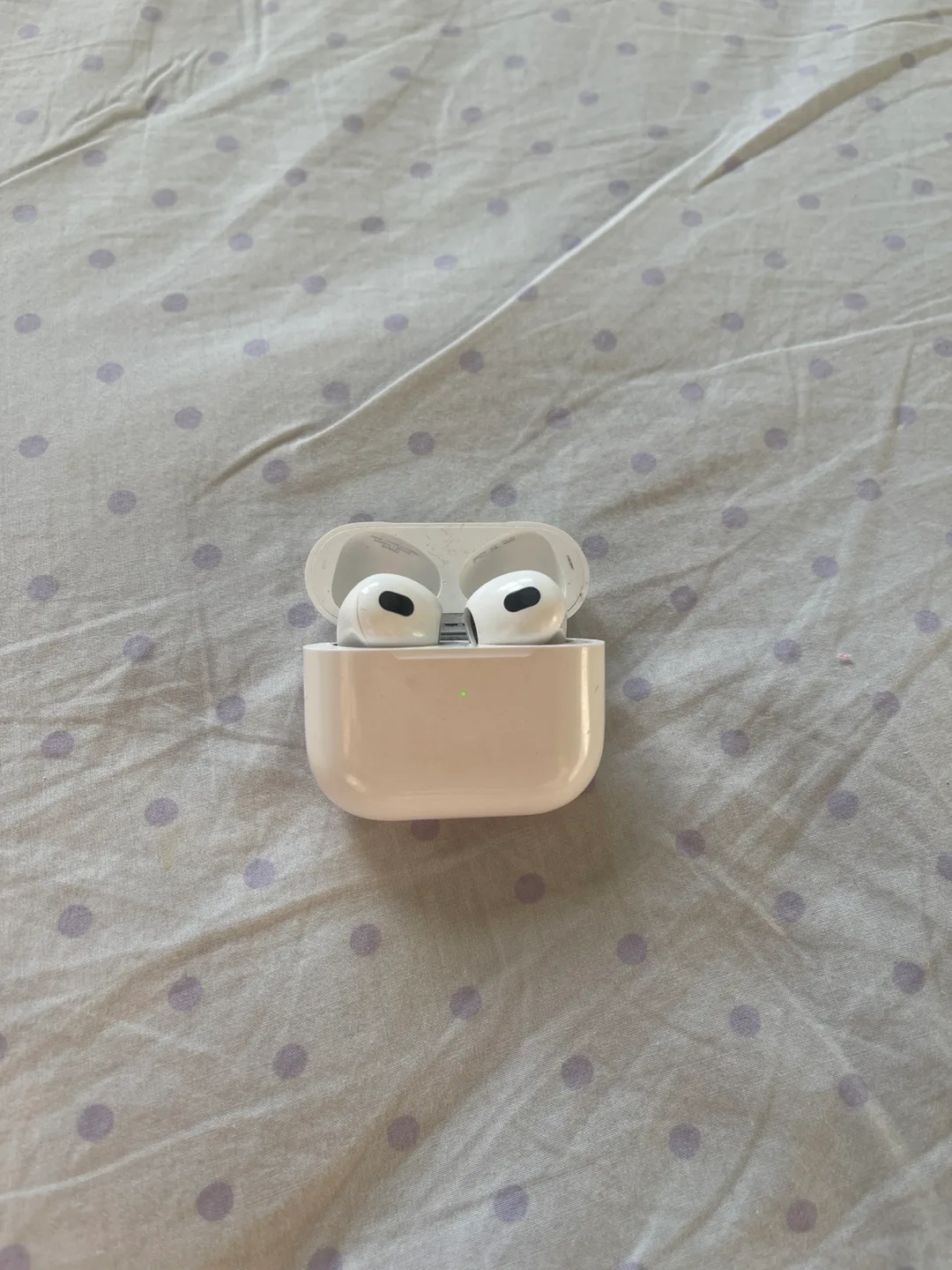 Fake Apple AirPods gen 3with Charging cable( price negotiable ) thumbnail