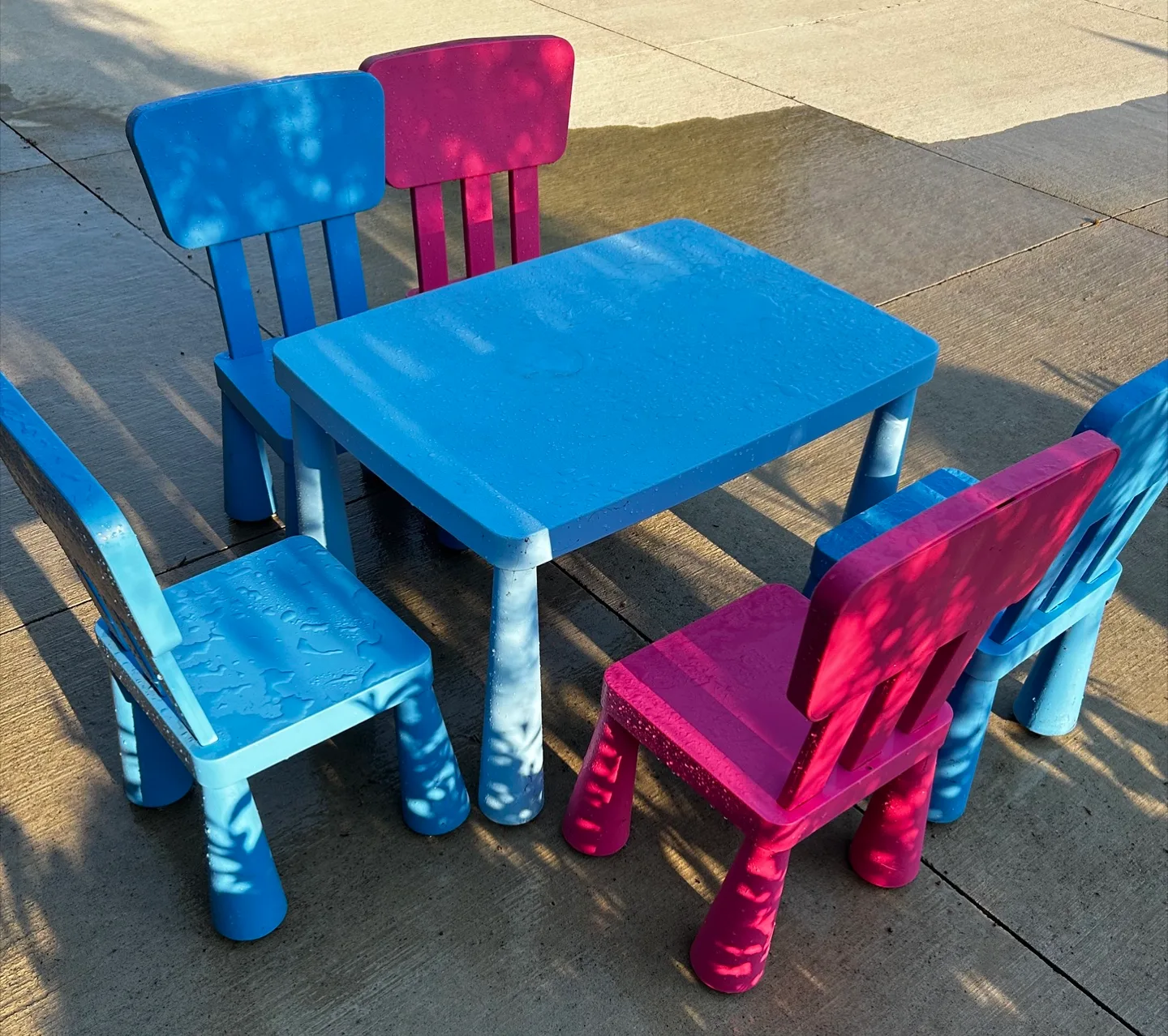 IKEA Lätt Children's Table with 4 Chairs - Blue & Pink image indicator(3)