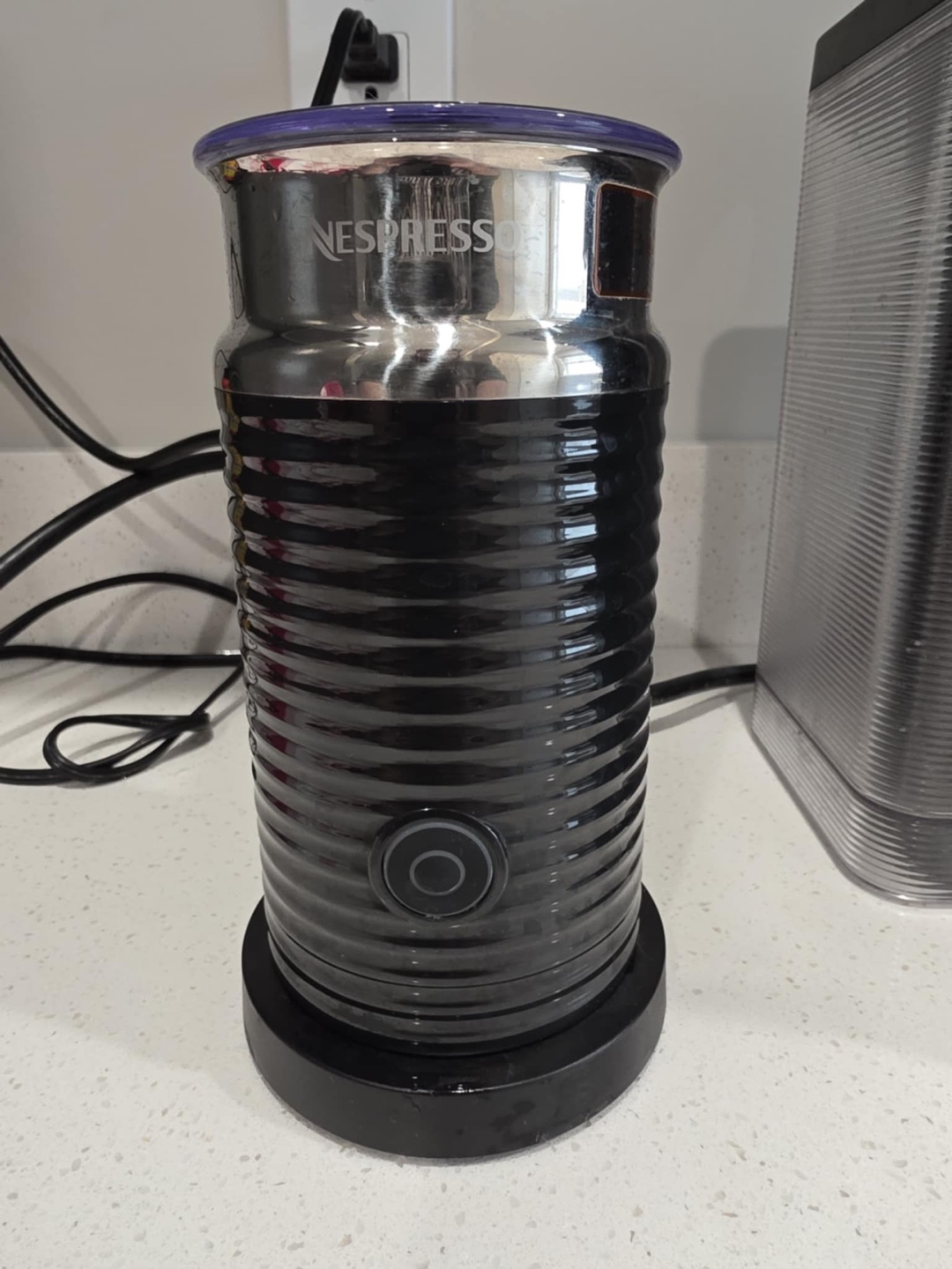 Nespresso Vertuo Next Coffee & hot/cold frothier - photo 3