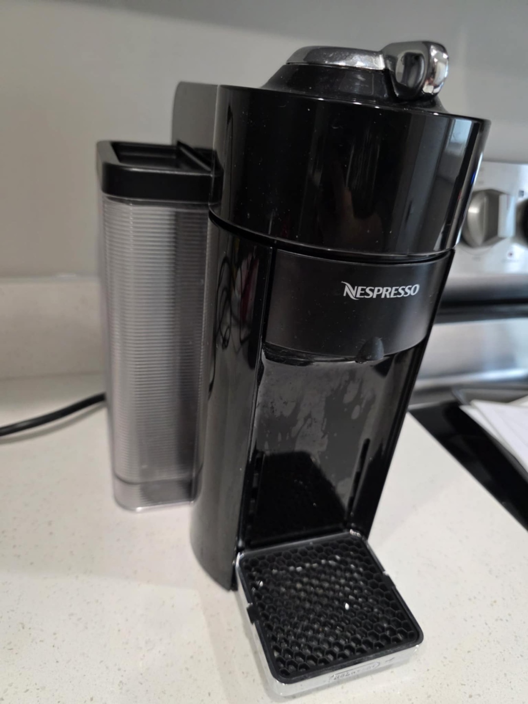 Nespresso Vertuo Next Coffee & hot/cold frothier - photo 4