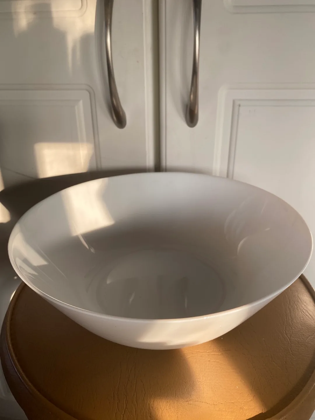 White Serving Bowl 🇨🇦 thumbnail