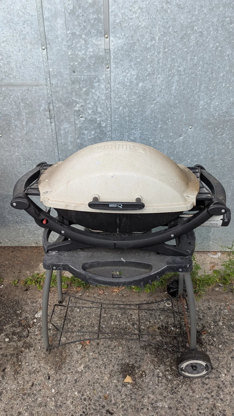 Weber Q1000 Portable Gas Grill thumbnail