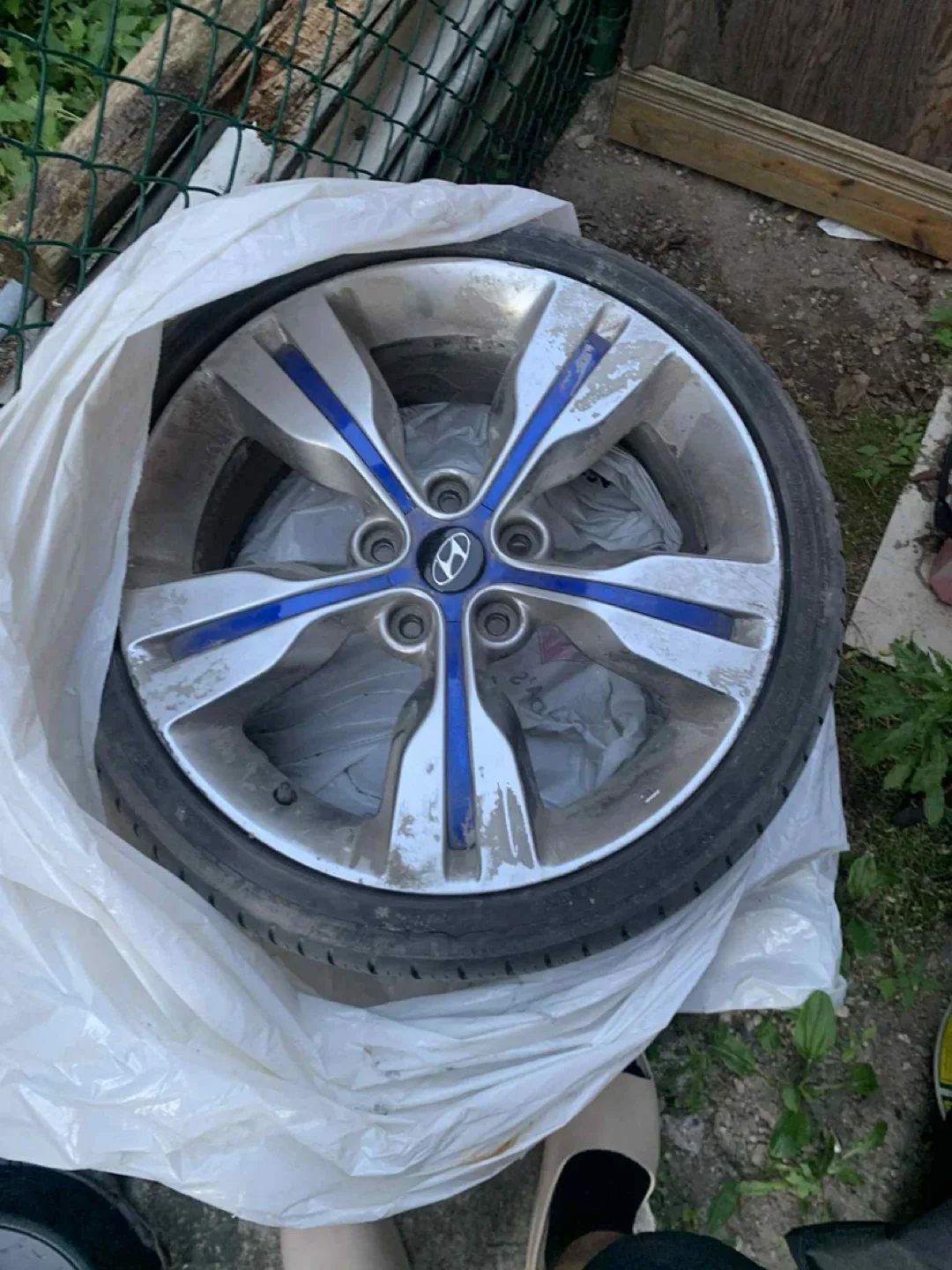 Hyundai Wheel with Tire thumbnail