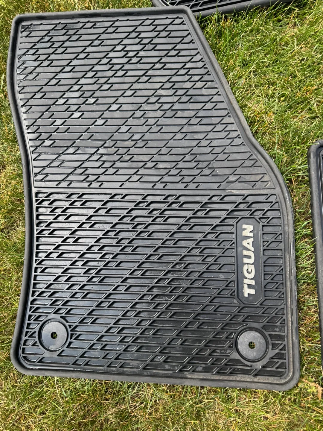 Volkswagen Tiguan Floor Mats - Black thumbnail