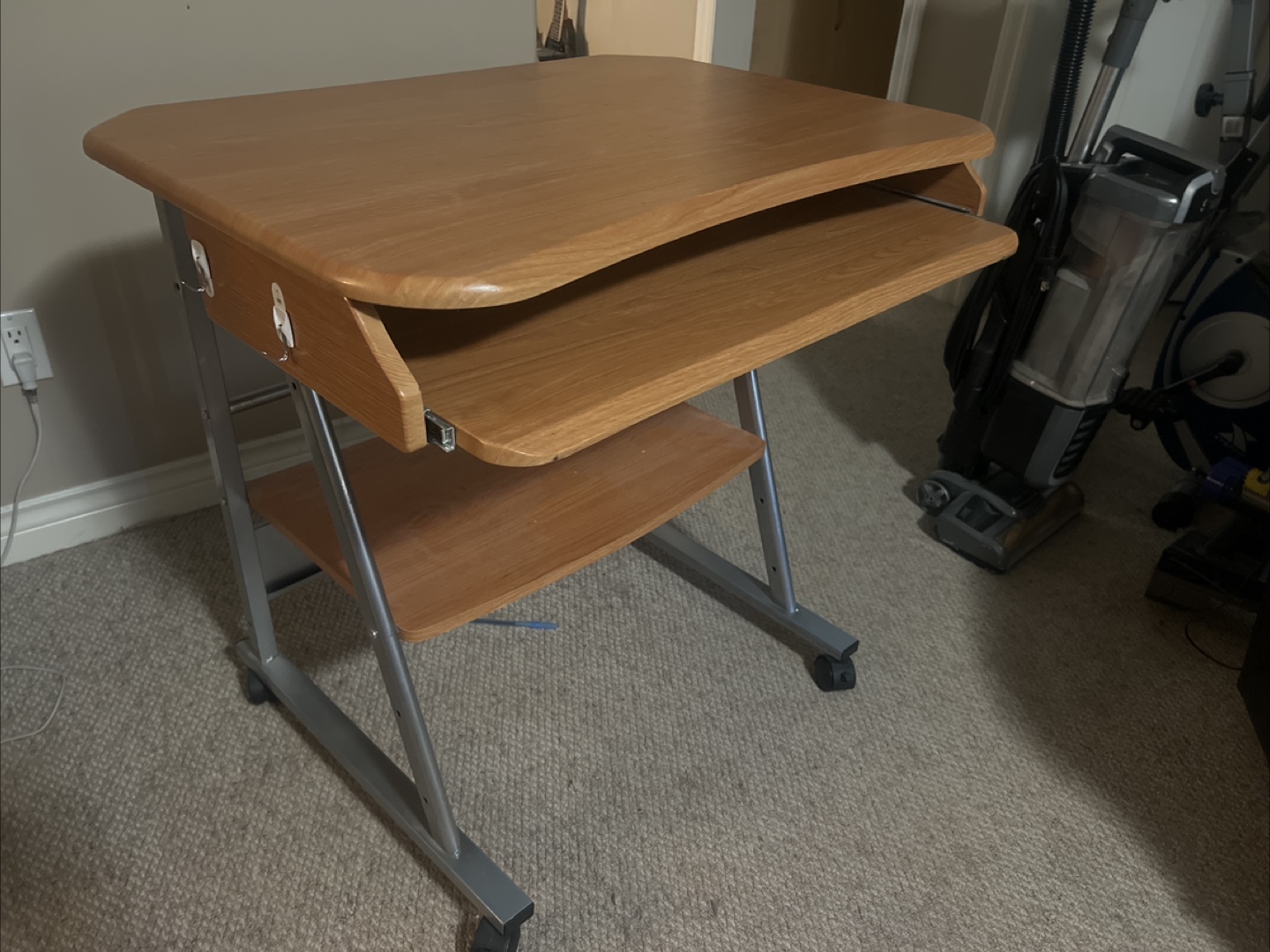 Rolling Computer Desk with Keyboard Tray