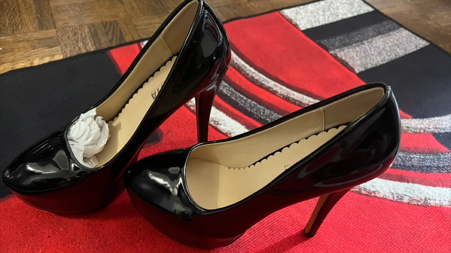 Bofunia Black Patent Leather Heels - Size 7 image indicator(4)