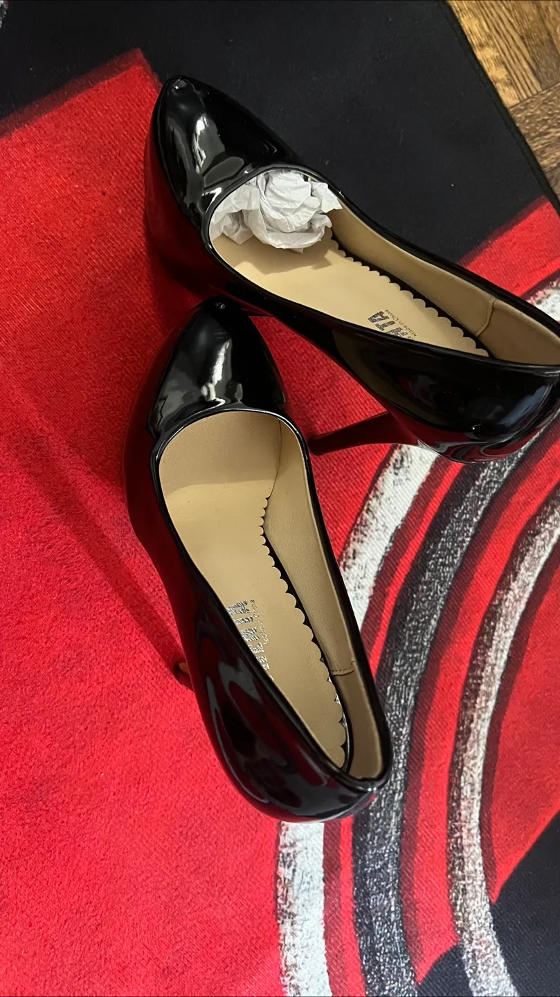 Bofunia Black Patent Leather Heels - Size 7 image indicator(2)