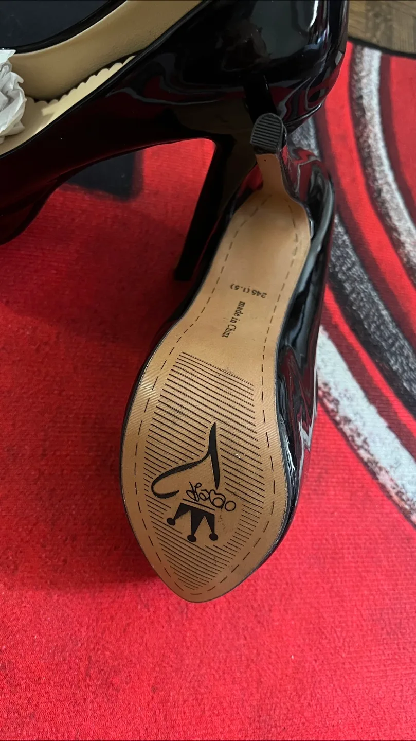 Bofunia Black Patent Leather Heels - Size 7 image indicator(3)