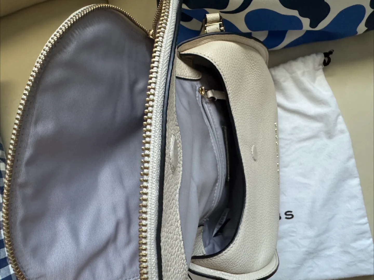 🇨🇦Marc Jacobs off-white Leather Crossbody messenger Bag image indicator(9)