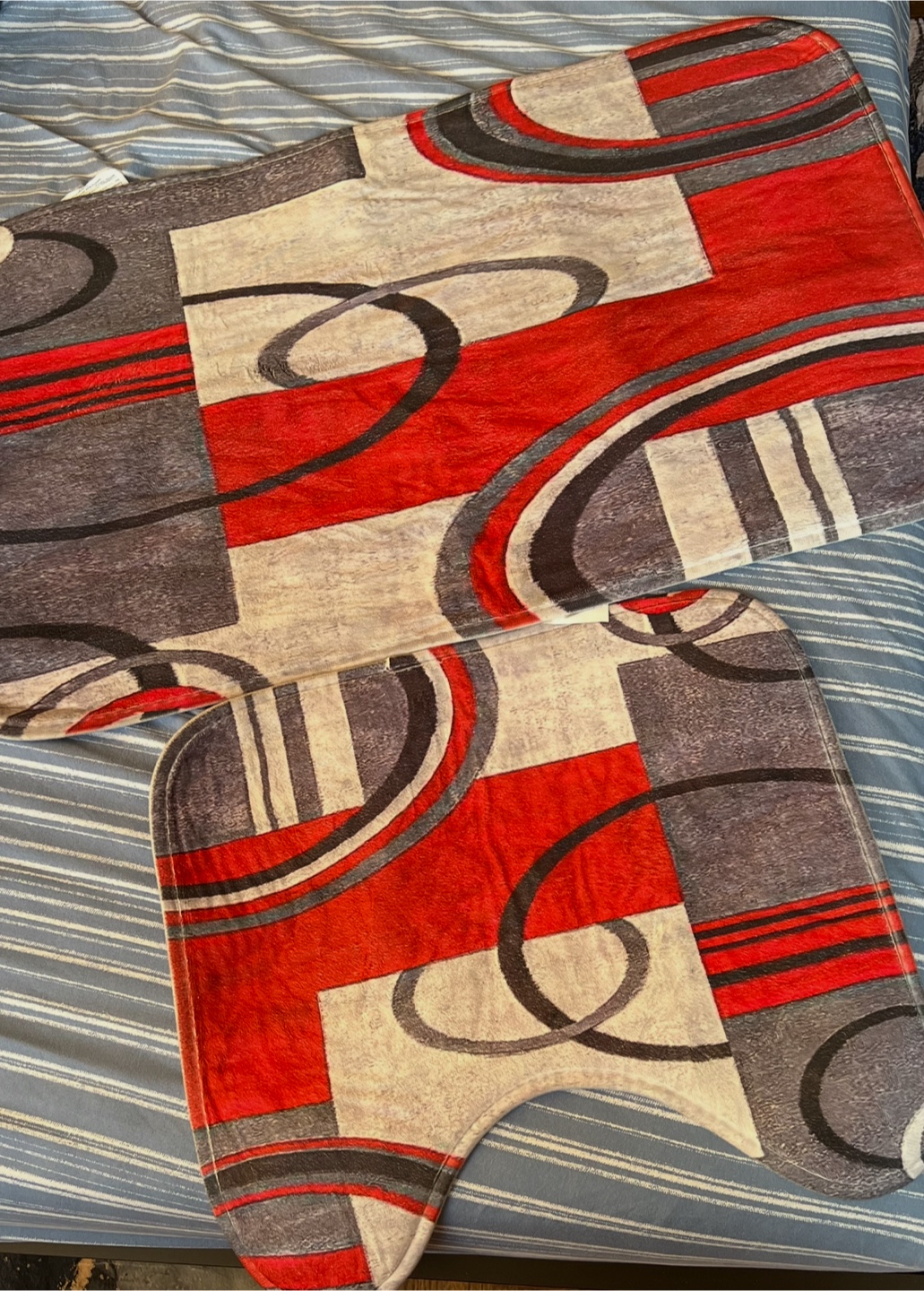 Red & Grey Patterned Shower Curtain & Bath Mat Set