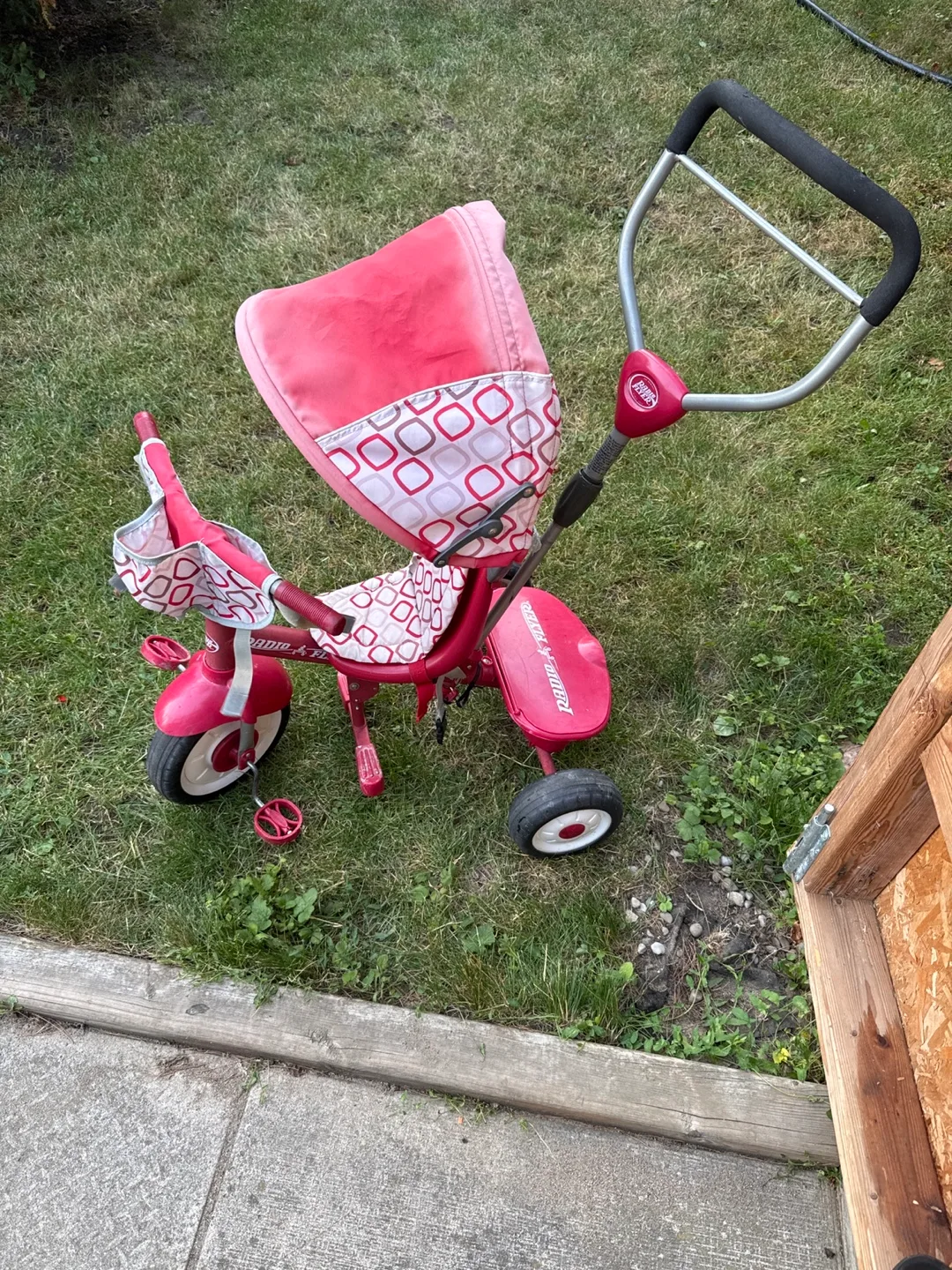 Radio Flyer Steer & Stroll Trike