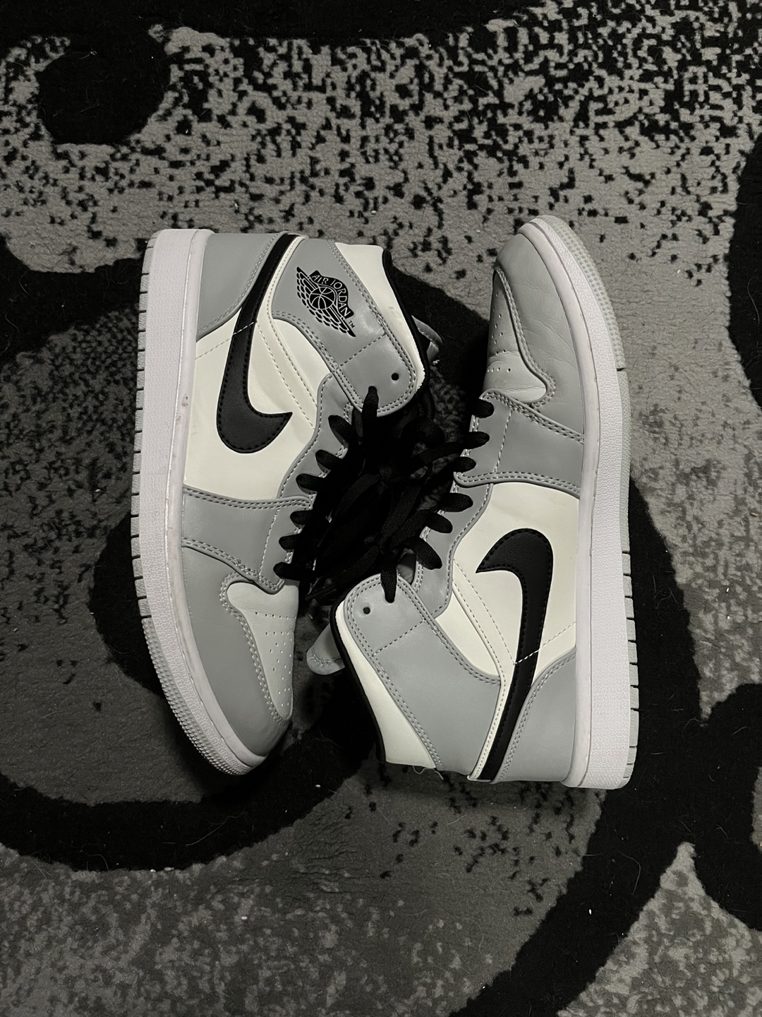 Jordan 1 Mid Light Smoke Grey (UA)