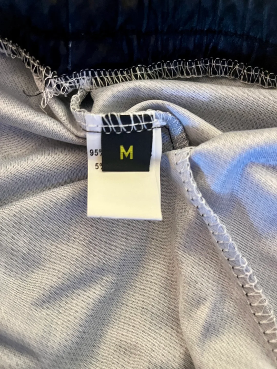 Patterned Black Shorts & Polo Shirt - Size M image indicator(5)