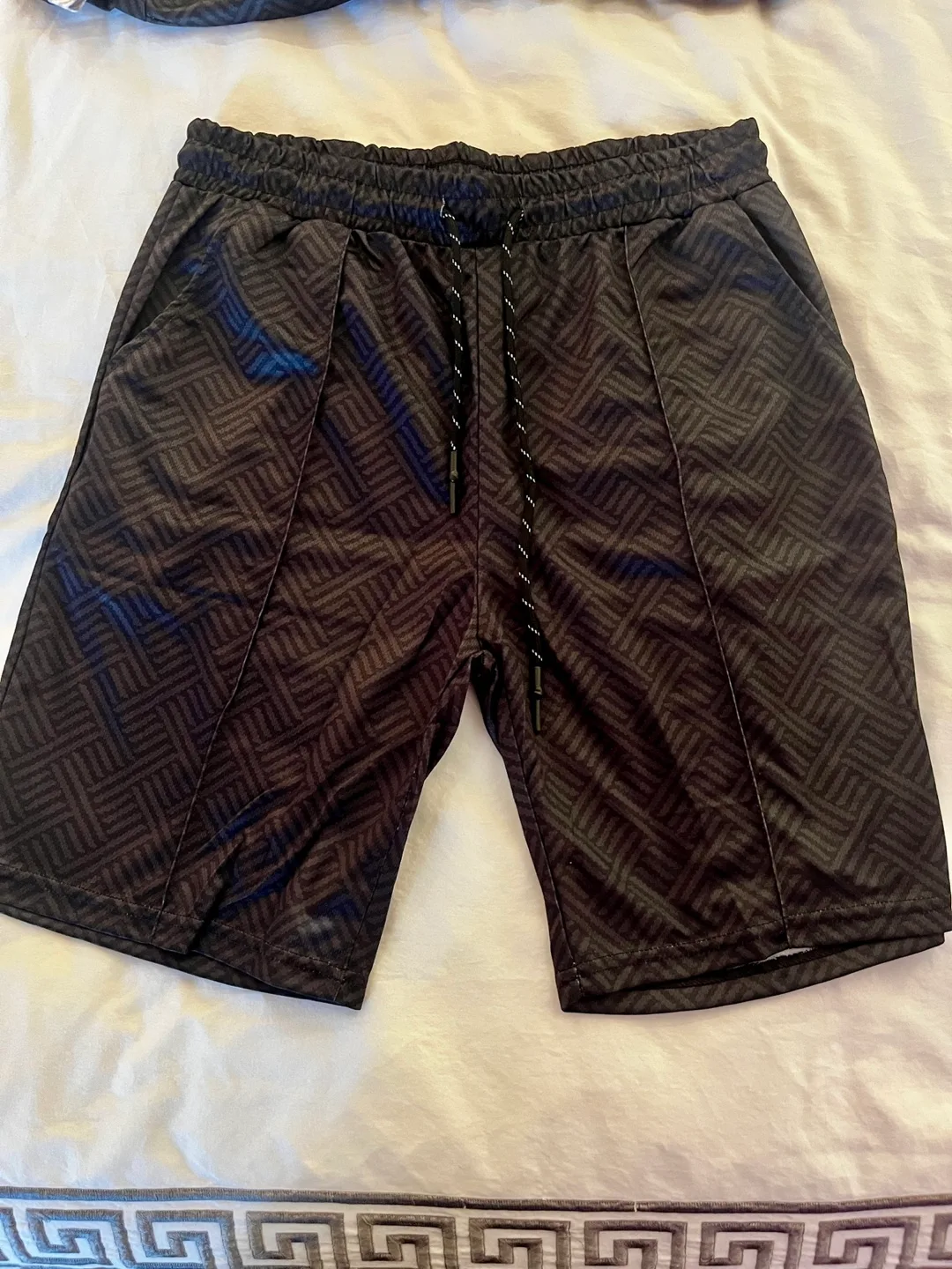 Patterned Black Shorts & Polo Shirt - Size M image indicator(3)