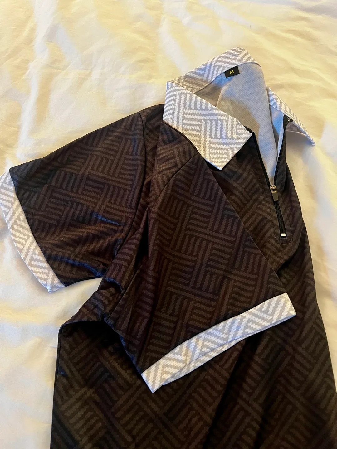 Patterned Black Shorts & Polo Shirt - Size M image indicator(8)