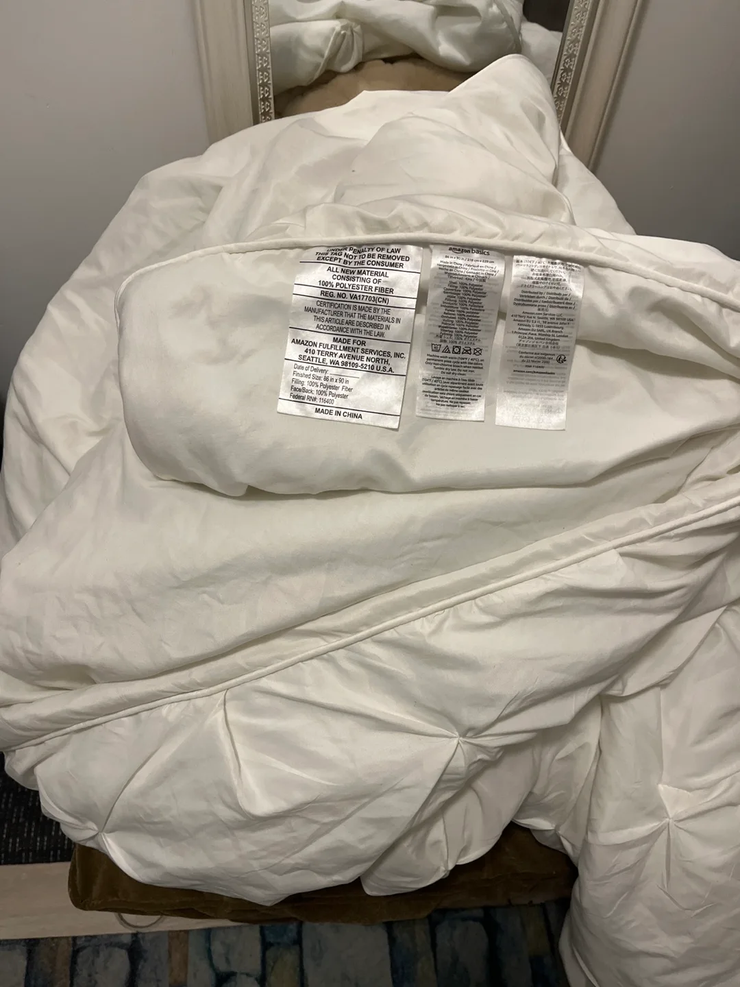 White Polyester Fiber Comforter (86 x 90 in) thumbnail
