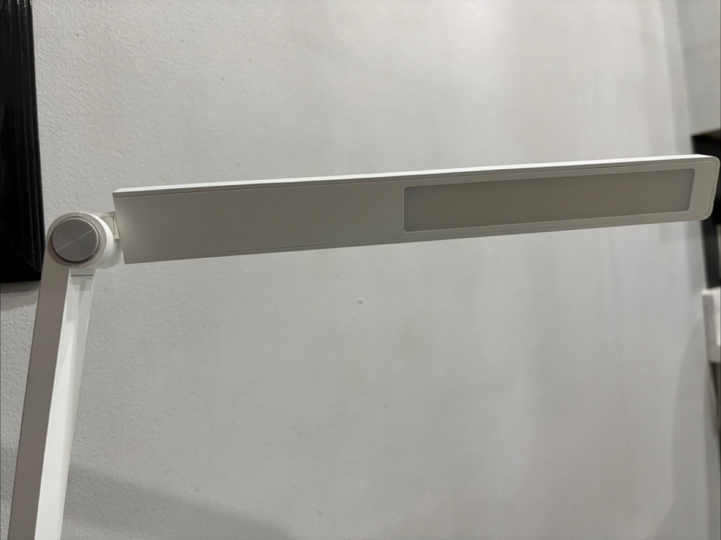 Xiaomi Mi LED Desk Lamp - White - photo 3