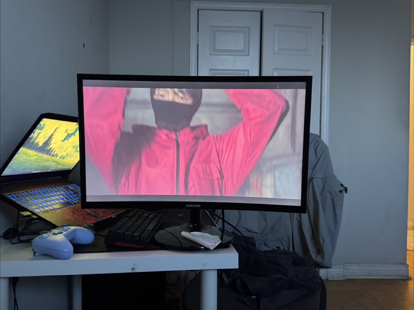 Samsung Curved Monitor 24” - photo 2