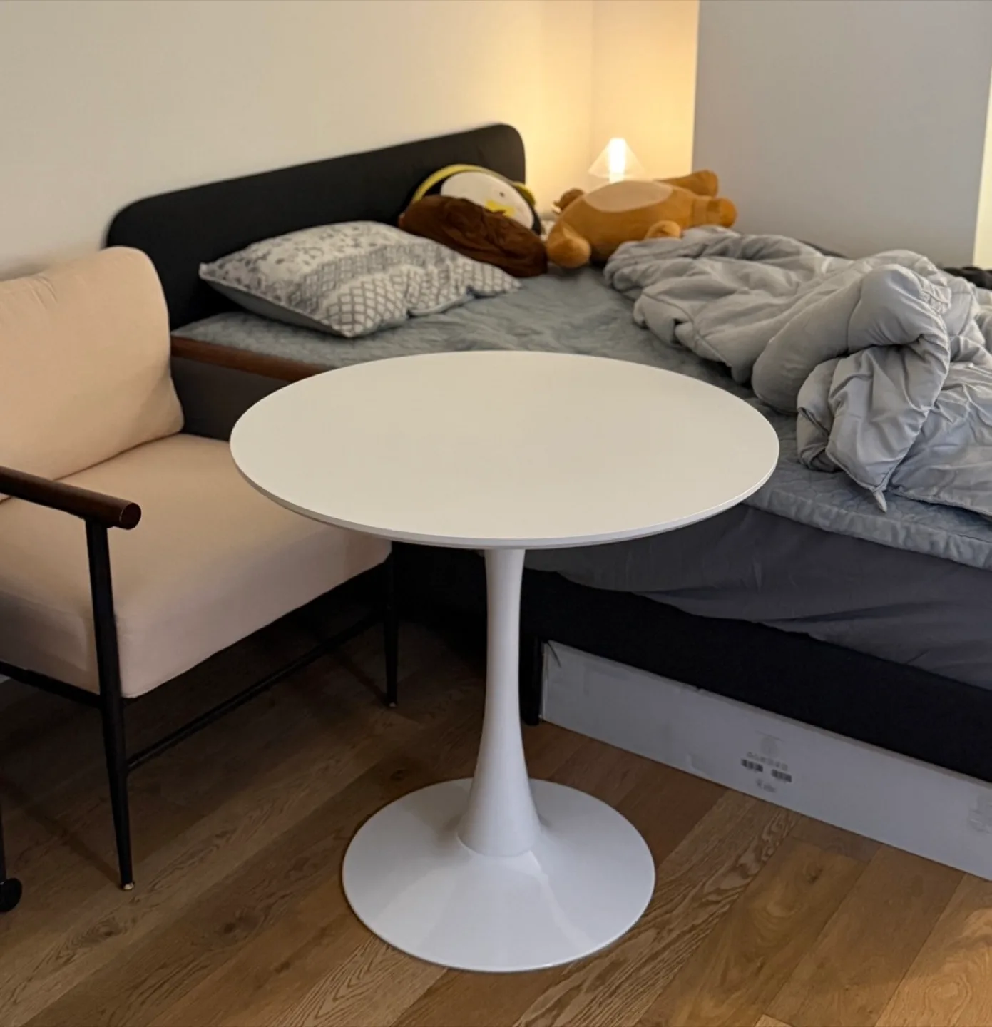 White Table thumbnail