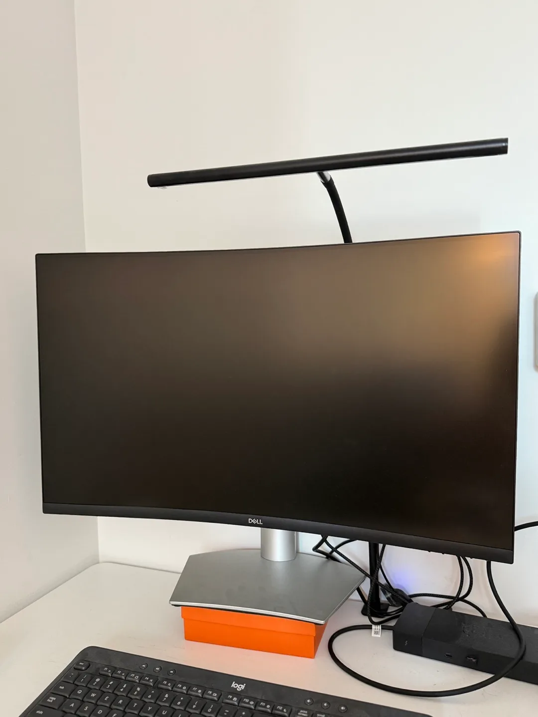 Dell Curved Monitor 32" thumbnail
