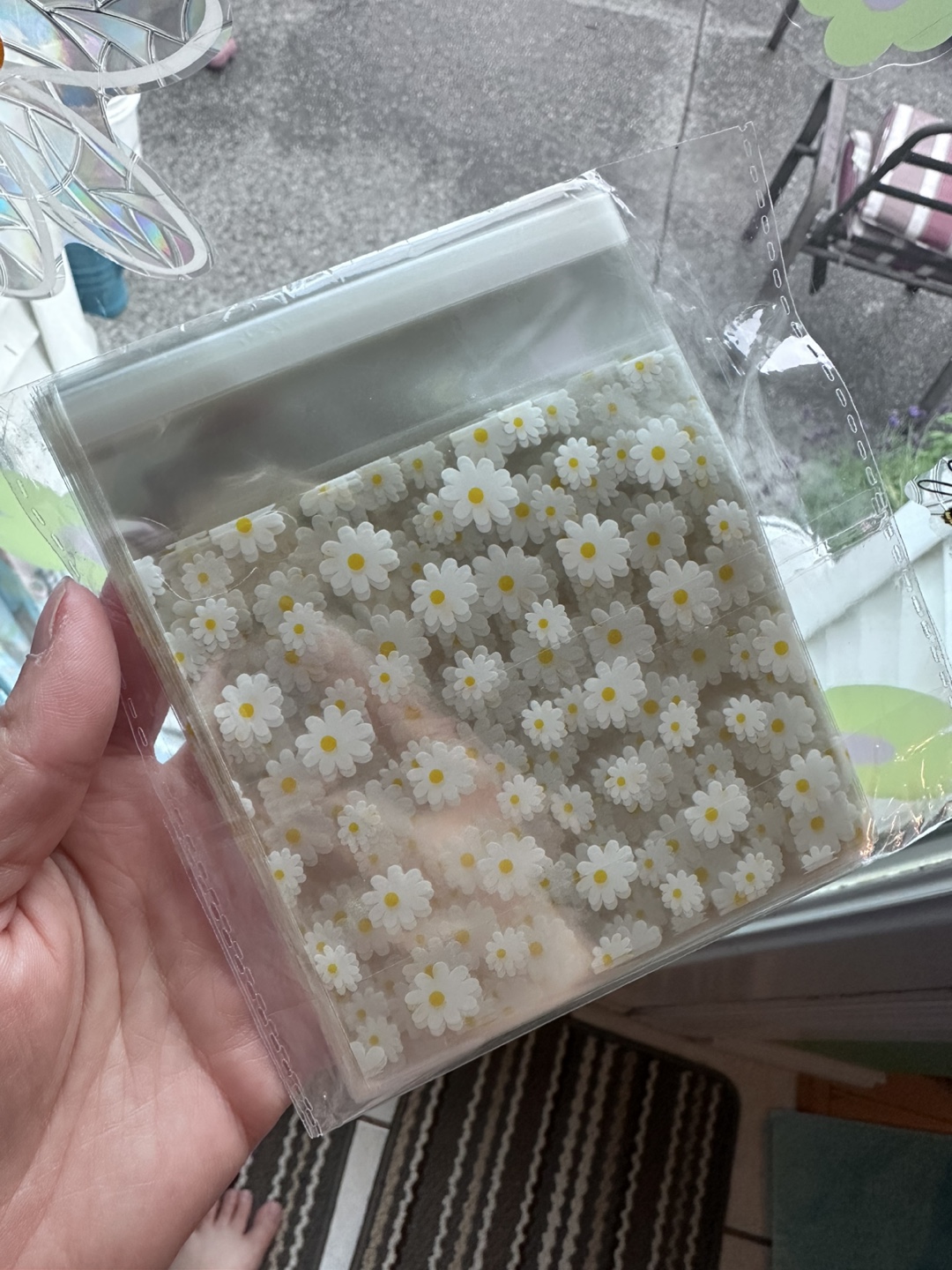 Daisy Pattern Treat Bags - photo 2