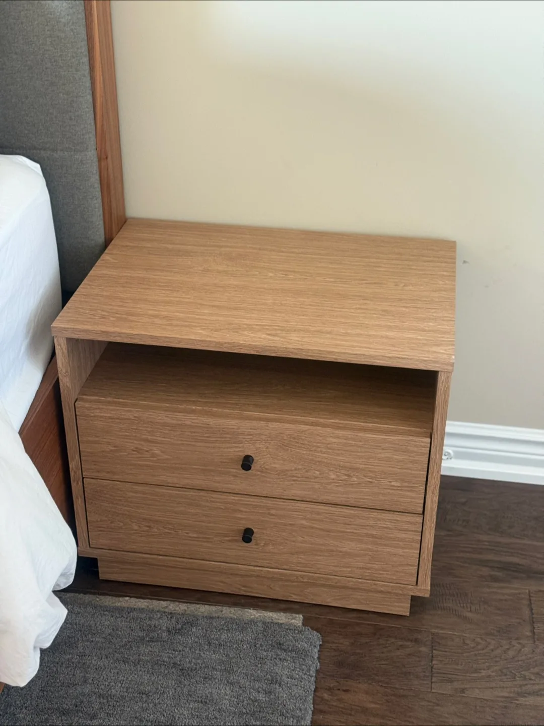 2 Nightstands thumbnail