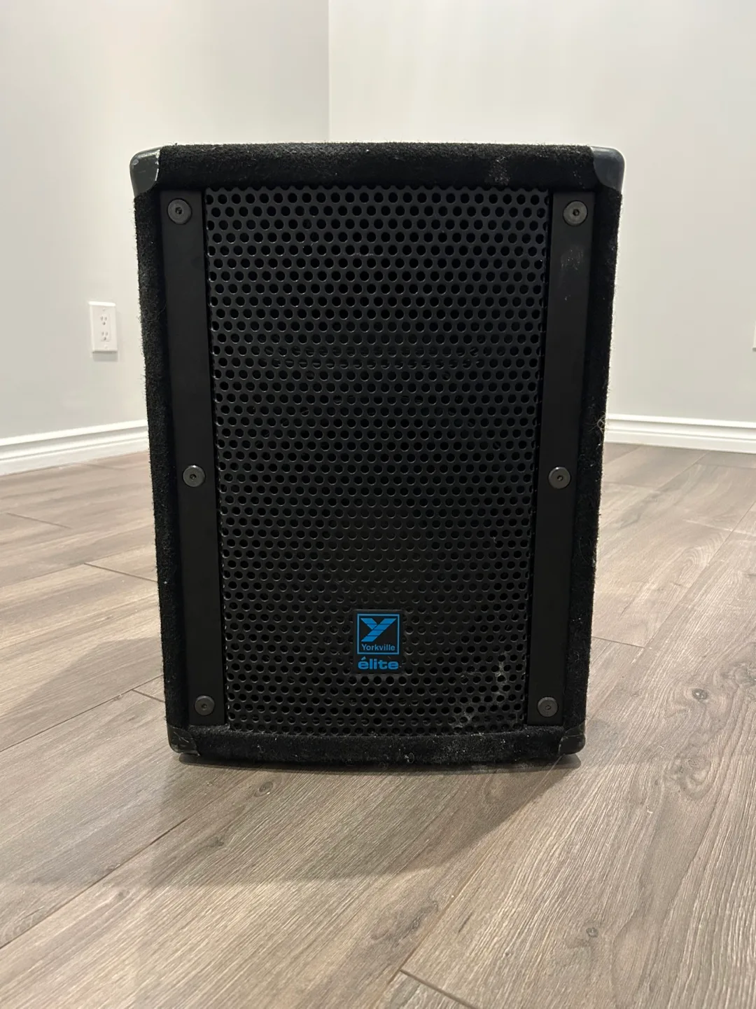 GUC Yorkville Elite E10P 350 Watt Active Loudspeaker Enclosure thumbnail