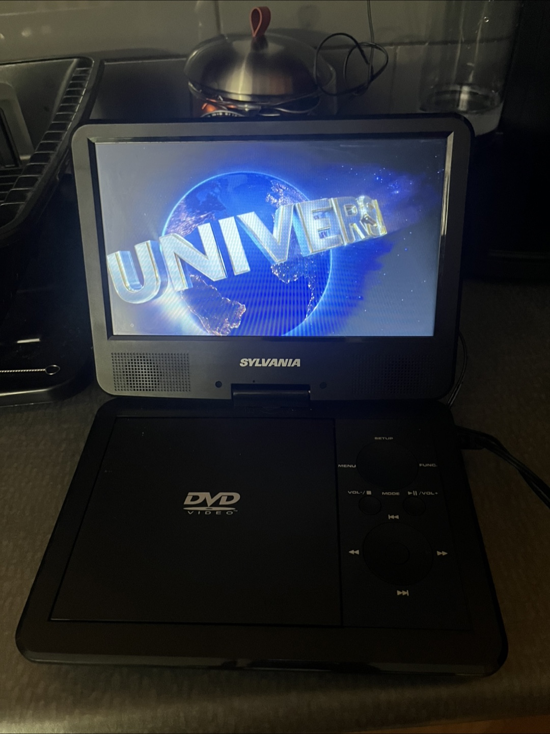 Sylvania Portable DVD player - photo 2