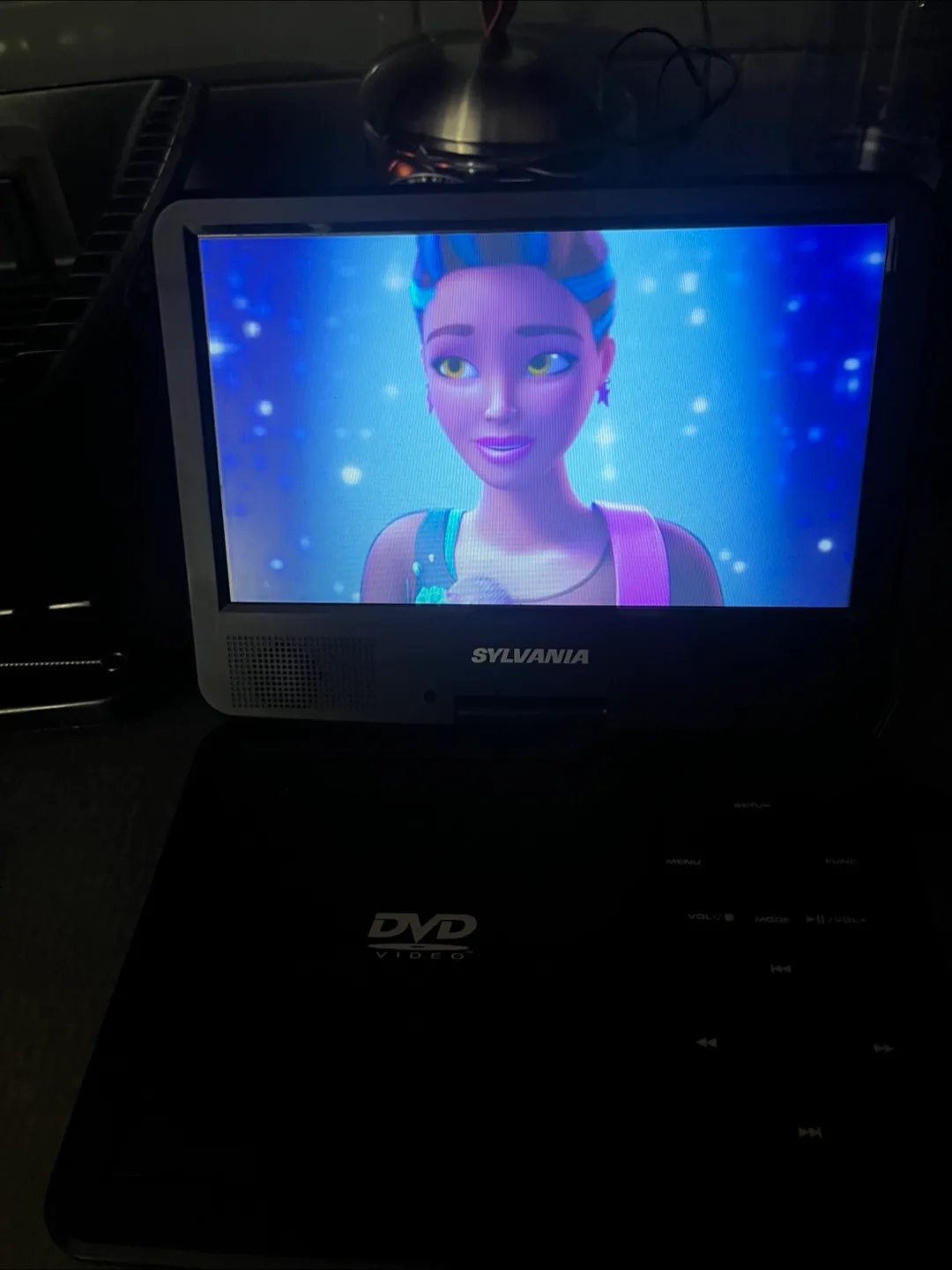 Sylvania Portable DVD player image indicator(3)