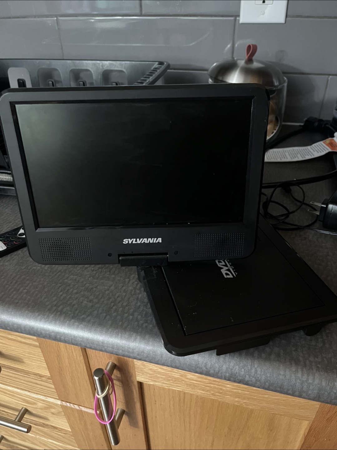 Sylvania Portable DVD player - photo 5