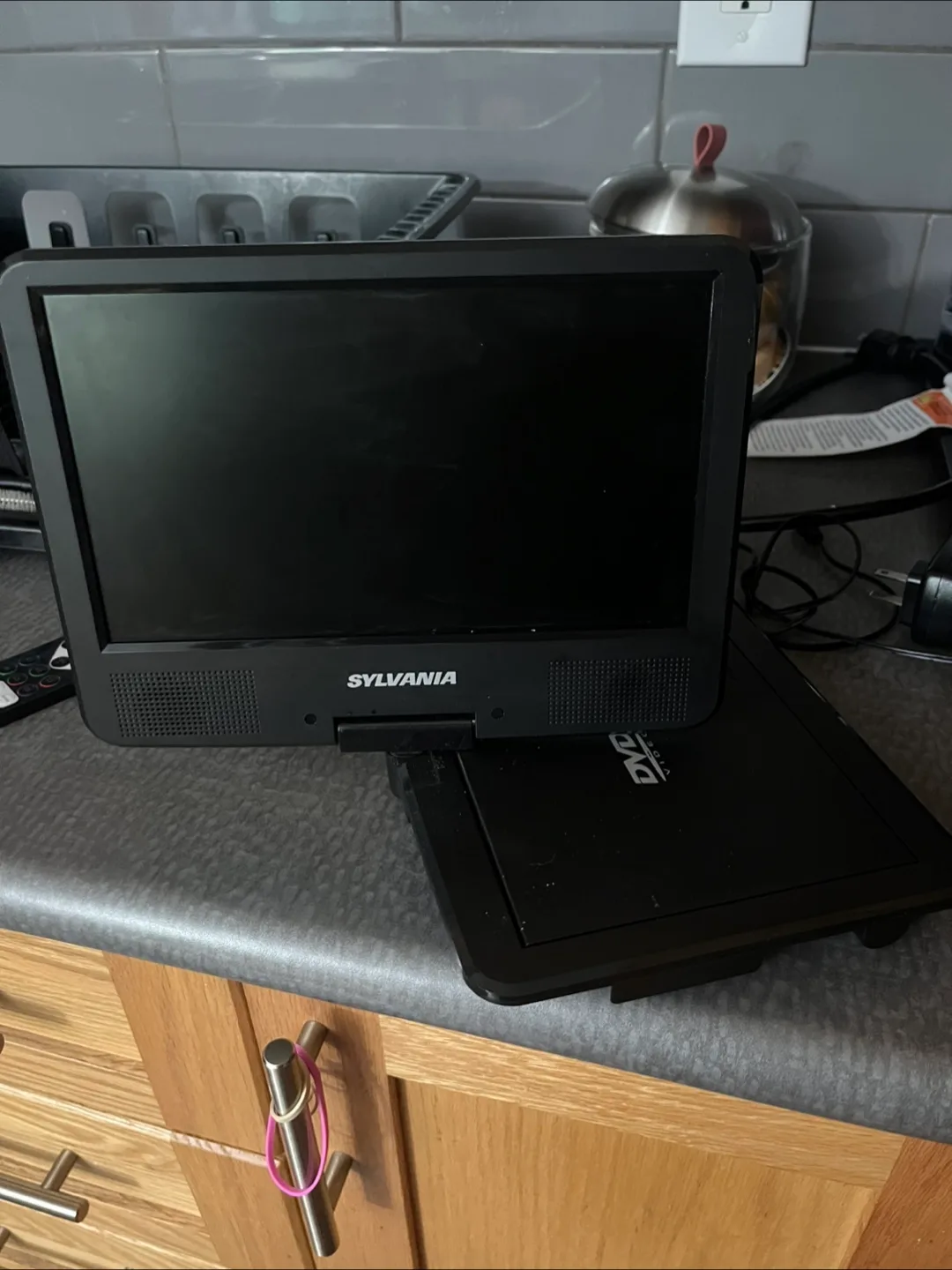 Sylvania Portable DVD player image indicator(5)