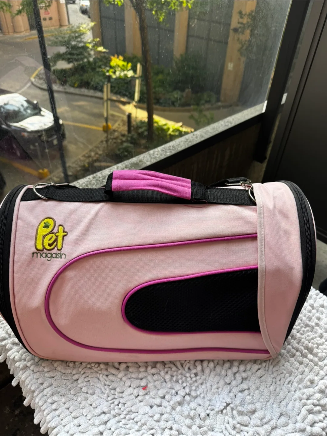 Pet Magasin Pink Pet Carrier thumbnail