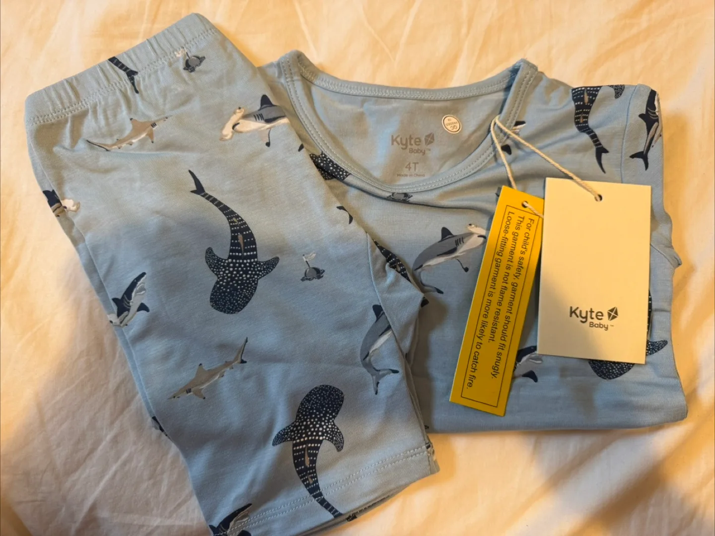 New Kyte Baby Shark Pajamas 4T image indicator(3)