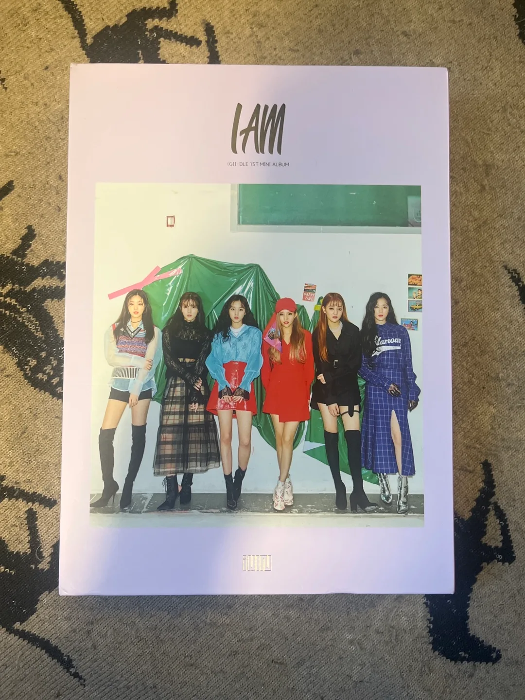 (G)I-DLE 1st Mini Album [I AM] thumbnail