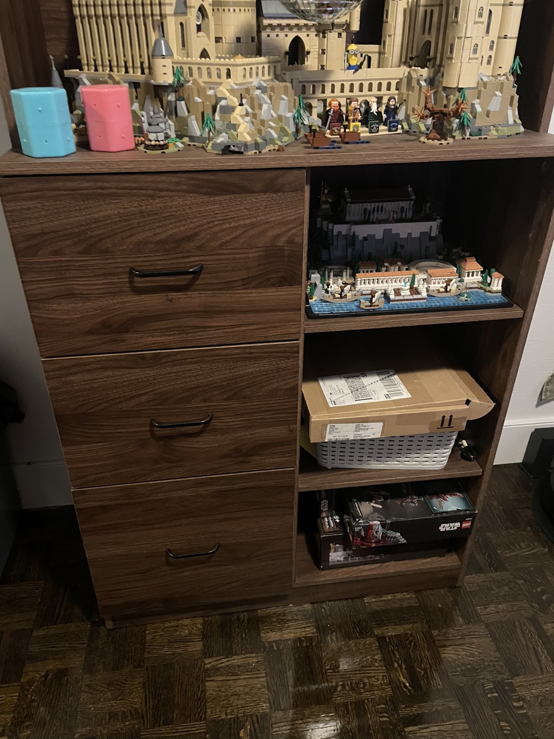 Brown cabinet with shelves - photo 4