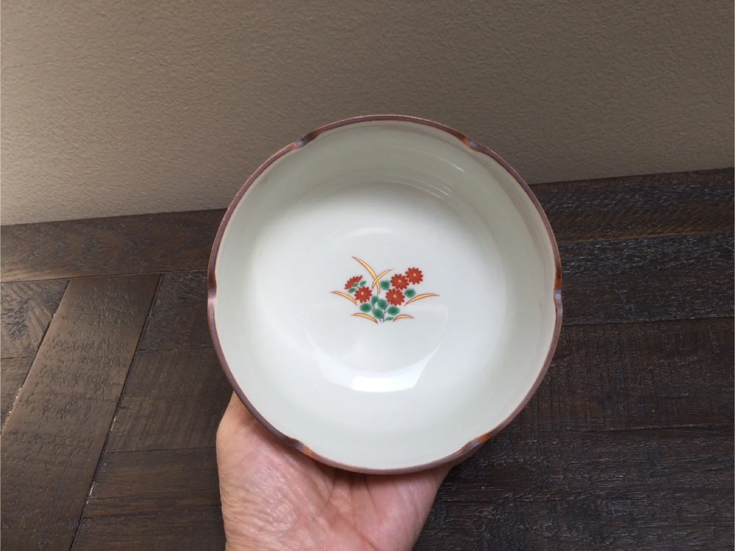 Vintage Japanese Porcelain Bowl Set of 5 with Box image indicator(2)