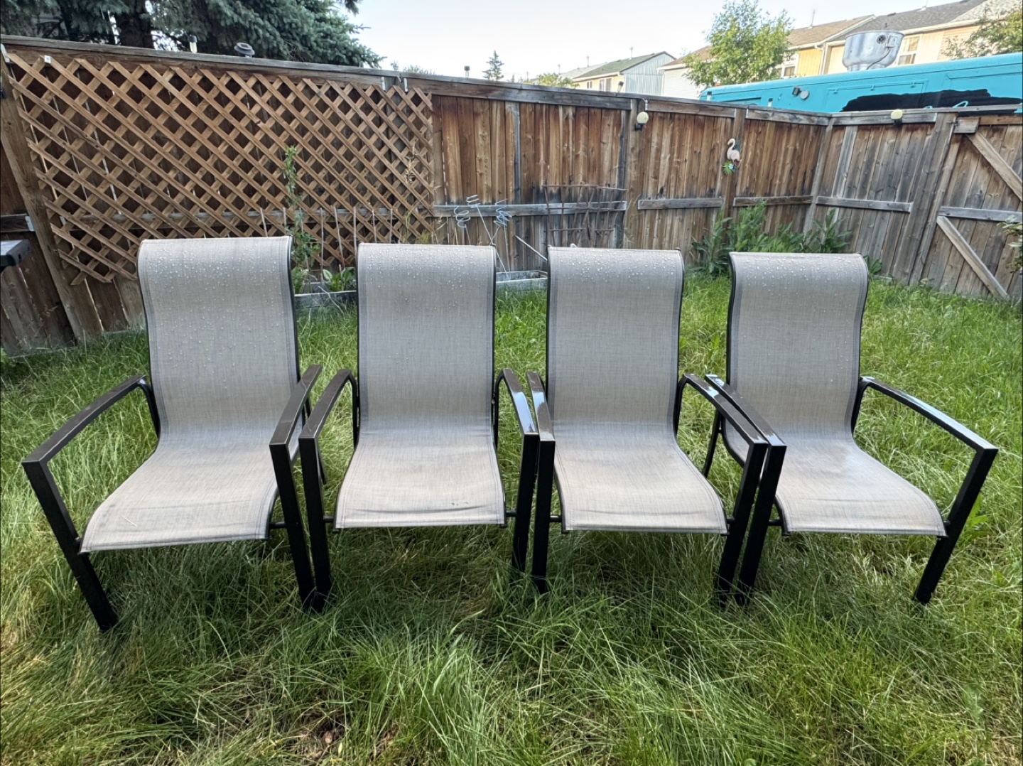 EUC Outdoor Dining Table with chairs **P/U PENBROOKE* - photo 4