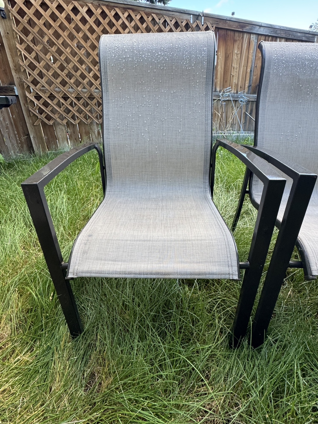 EUC Outdoor Dining Table with chairs **P/U PENBROOKE* - photo 3