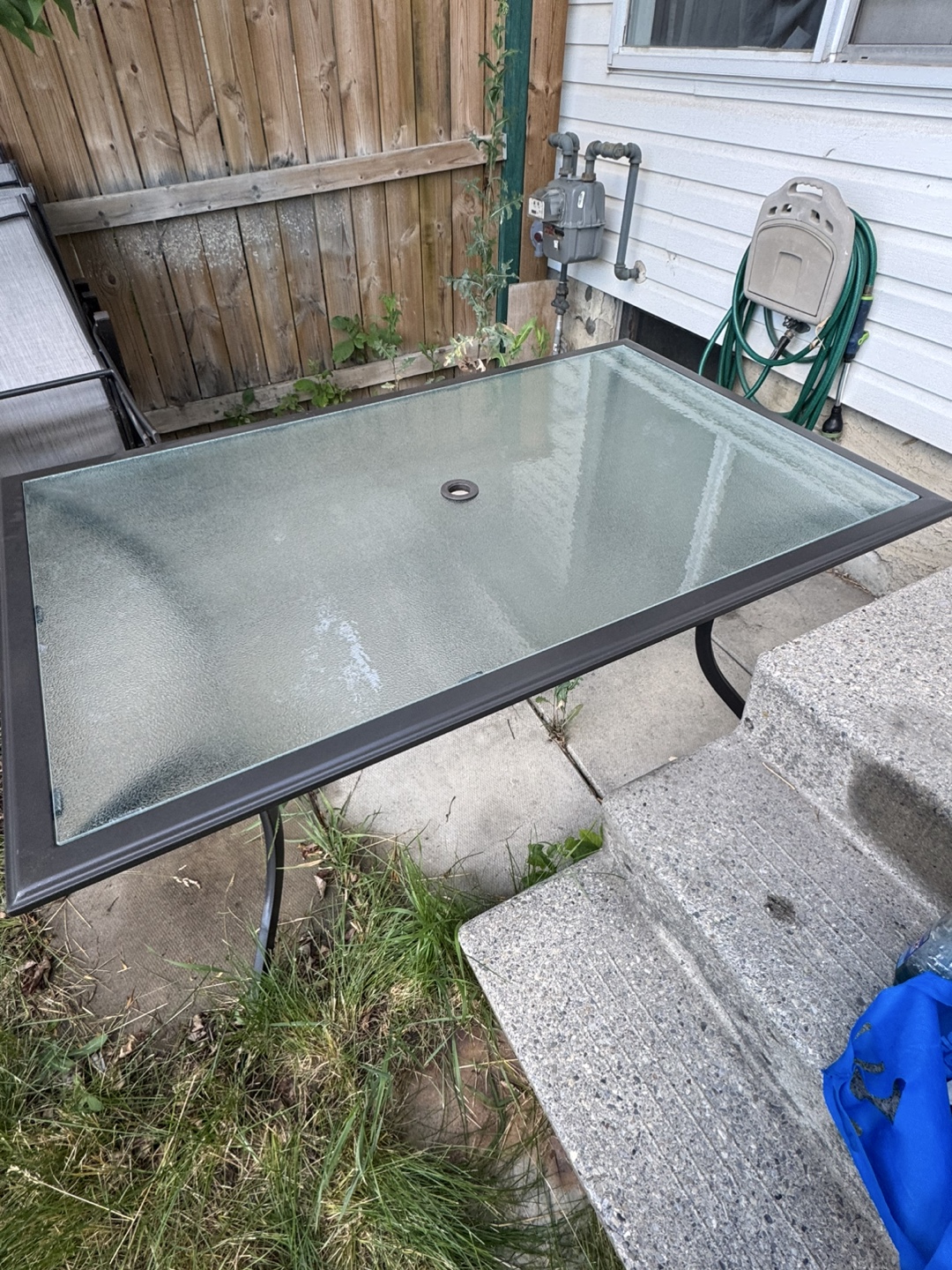 EUC Outdoor Dining Table with chairs **P/U PENBROOKE* - photo 2