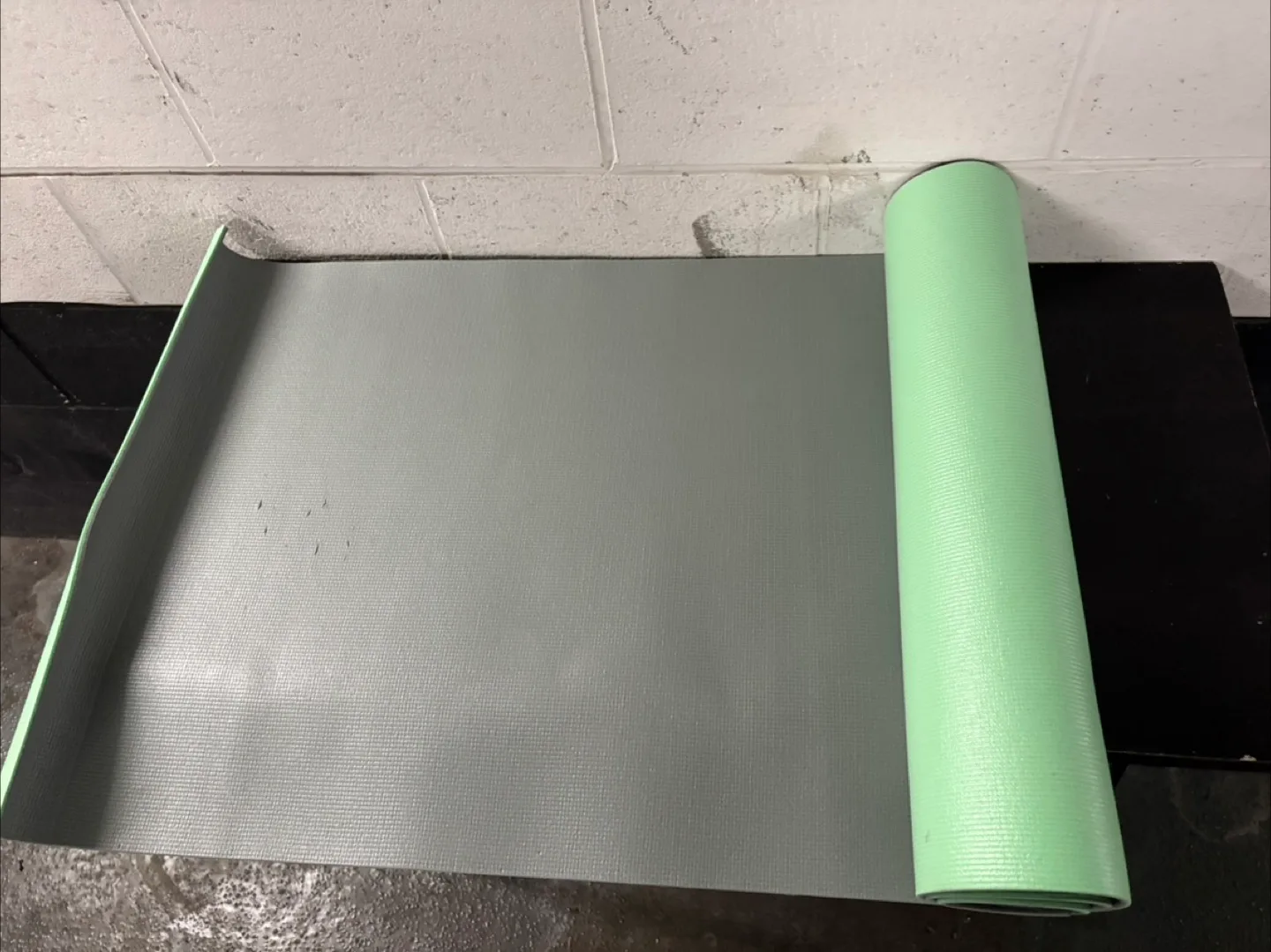Yoga Mat - Green & Grey thumbnail