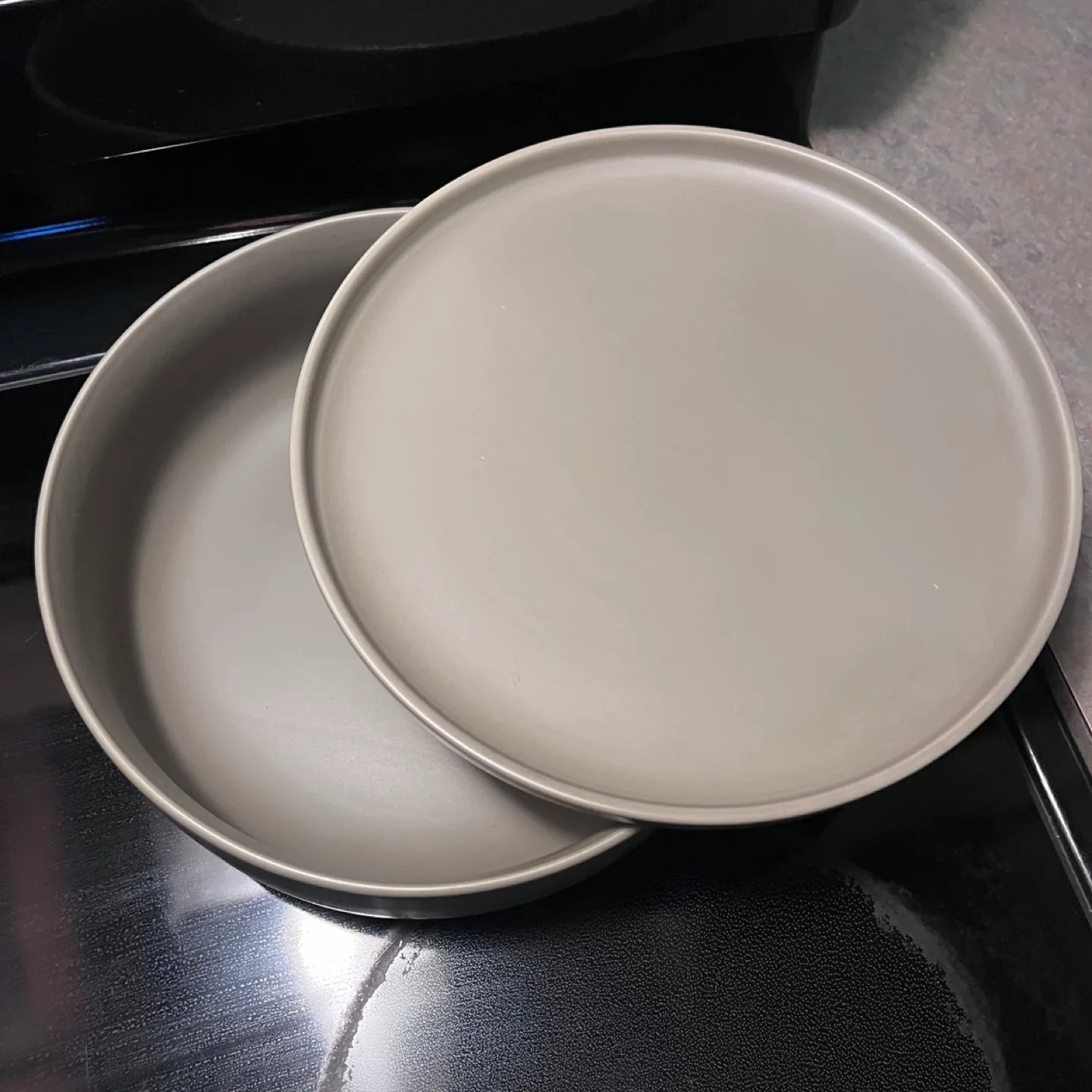 large salad bowl - w/ lid image indicator(2)