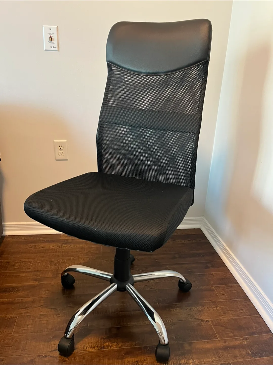 Ergonomic High-Back Mesh Office Chair with Adjustable Height thumbnail