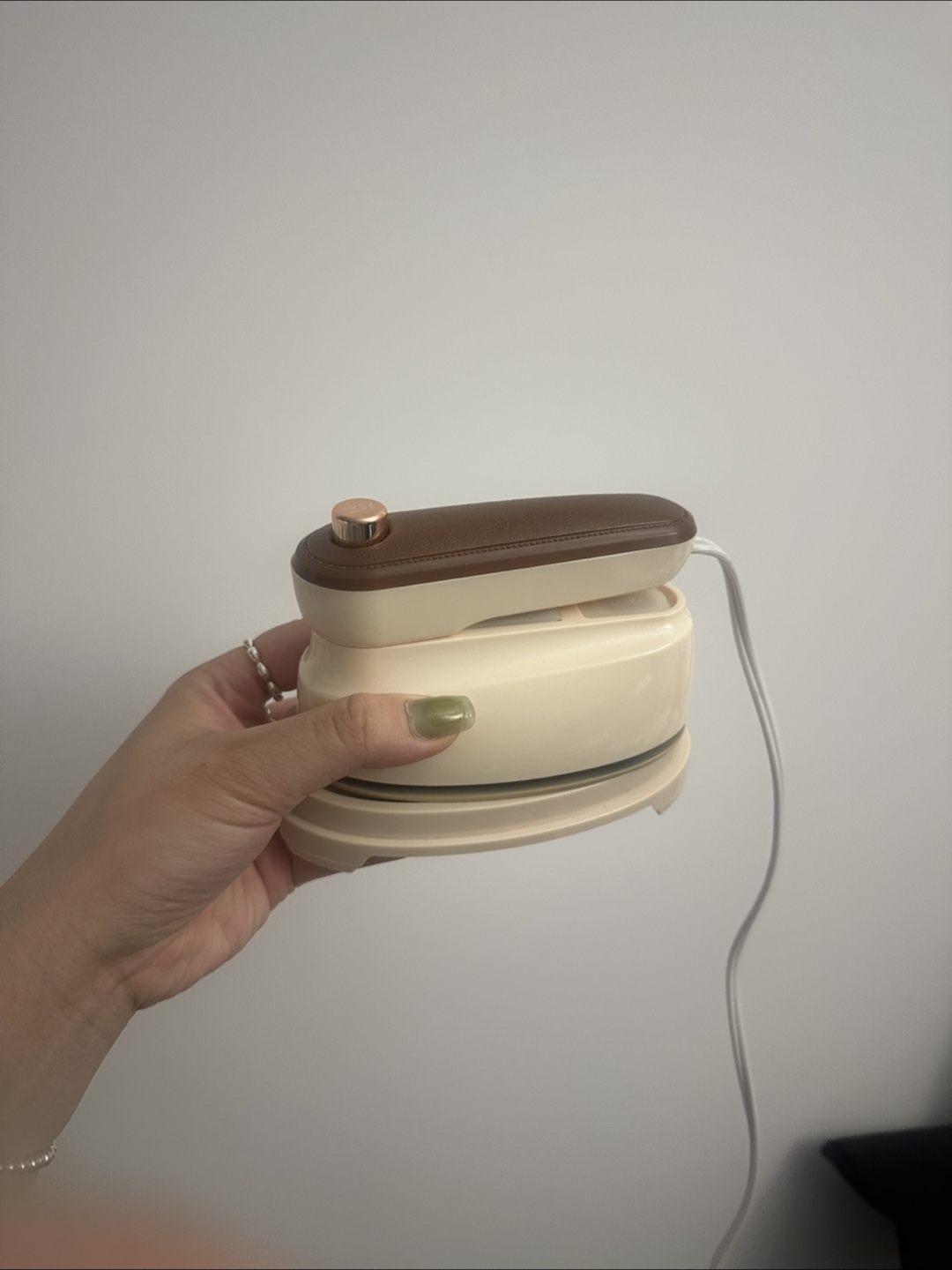 Portable Mini Iron - Beige and Brown